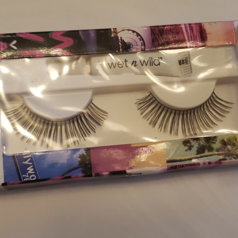 Lashes - Picture 6 of 10